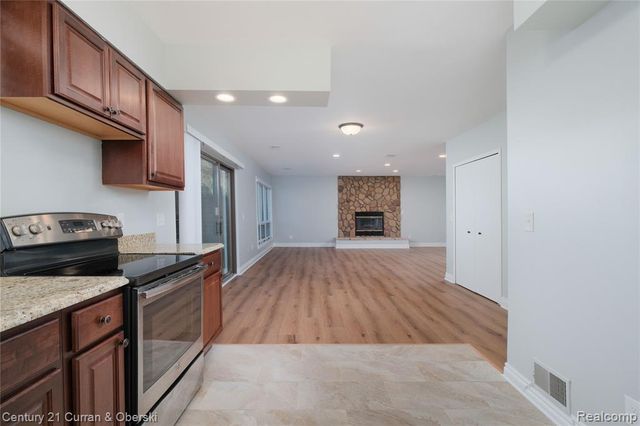 1083 N Livernois Road, Rochester Hills, MI 48306