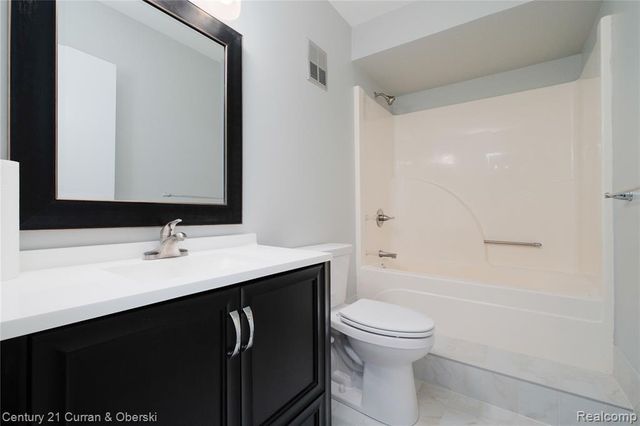 1083 N Livernois Road, Rochester Hills, MI 48306