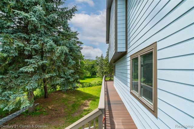 1083 N Livernois Road, Rochester Hills, MI 48306