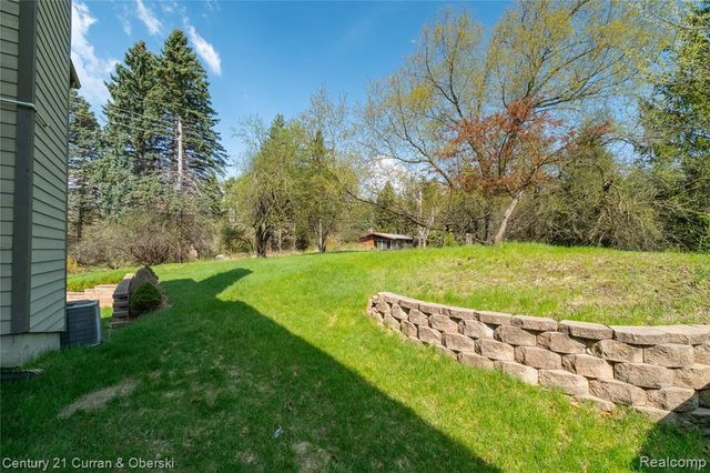 1083 N Livernois Road, Rochester Hills, MI 48306