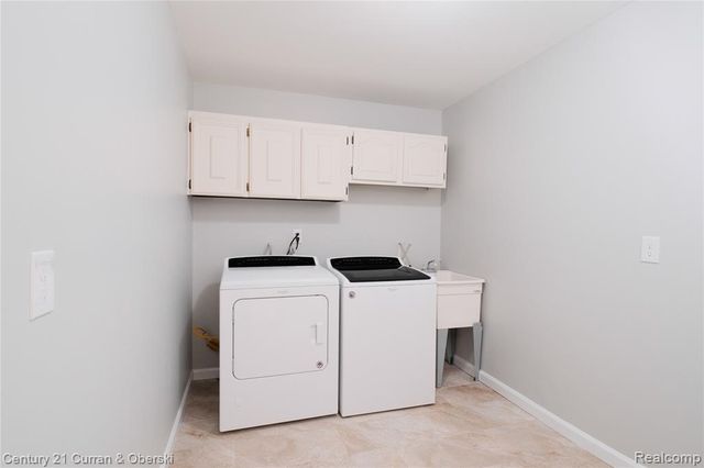1083 N Livernois Road, Rochester Hills, MI 48306