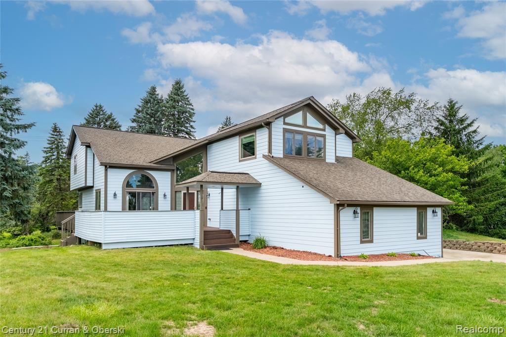 1083 N Livernois Road, Rochester Hills, MI 48306