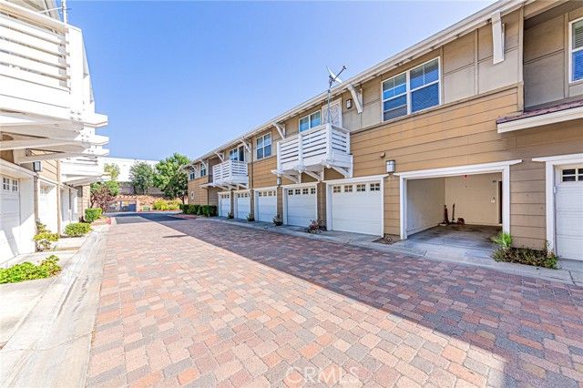 735 Francesca 202, Walnut, CA 91789