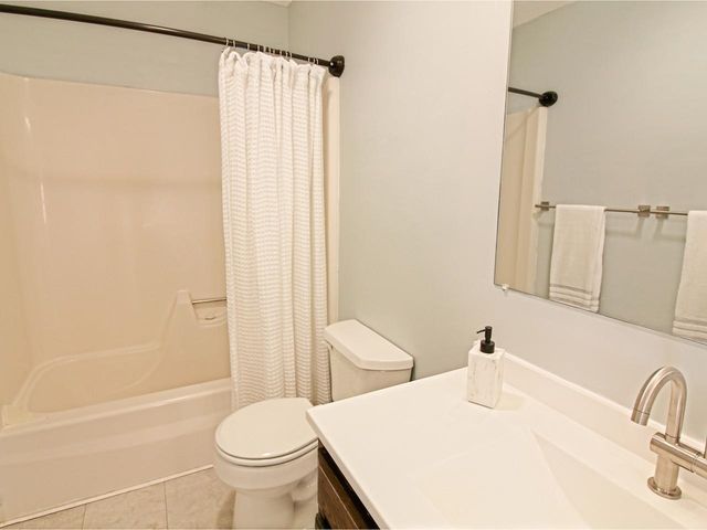 B10 Stonehedge Drive, South Burlington, VT 05403