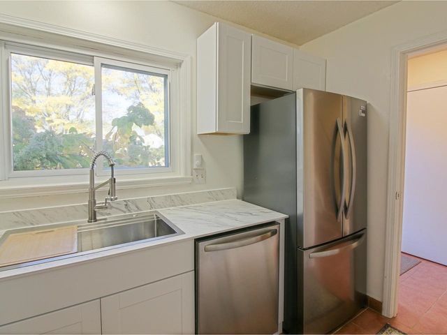 B10 Stonehedge Drive, South Burlington, VT 05403