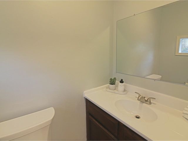 B10 Stonehedge Drive, South Burlington, VT 05403