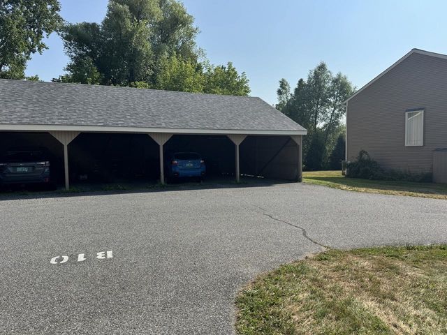 B10 Stonehedge Drive, South Burlington, VT 05403