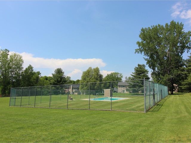 B10 Stonehedge Drive, South Burlington, VT 05403