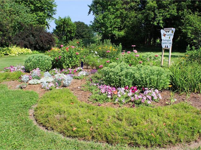 B10 Stonehedge Drive, South Burlington, VT 05403