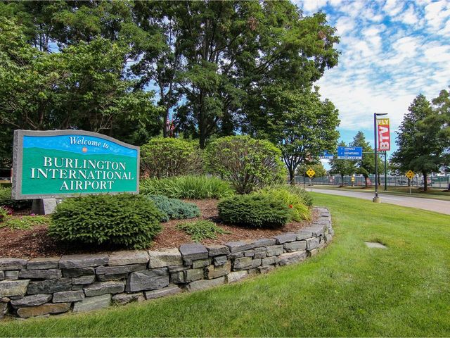 B10 Stonehedge Drive, South Burlington, VT 05403