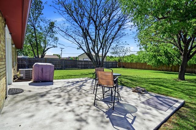2358 Honeycomb Court, Fort Worth, TX 76131