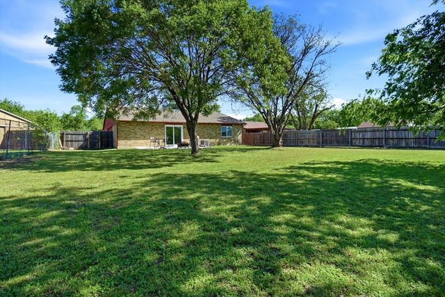 2358 Honeycomb Court, Fort Worth, TX 76131