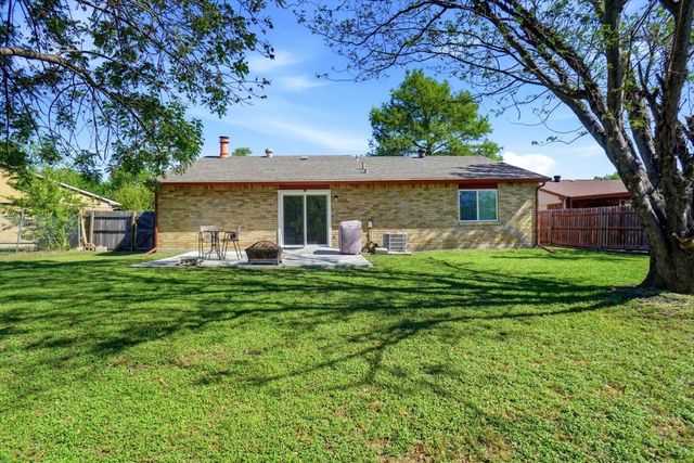 2358 Honeycomb Court, Fort Worth, TX 76131