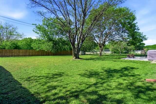 2358 Honeycomb Court, Fort Worth, TX 76131