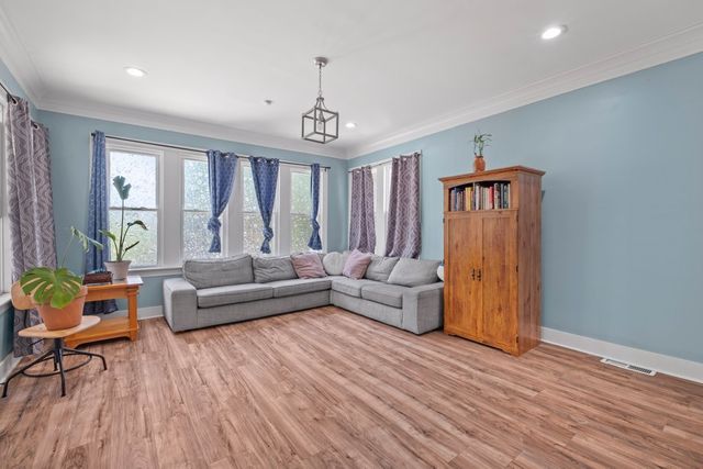 10724 S Prairie Avenue, Chicago, IL 60628