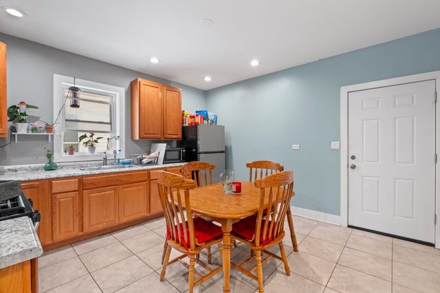 10724 S Prairie Avenue, Chicago, IL 60628