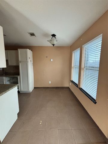 215 Los Angeles Drive, Glenn Heights, TX 75154