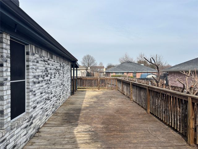 215 Los Angeles Drive, Glenn Heights, TX 75154