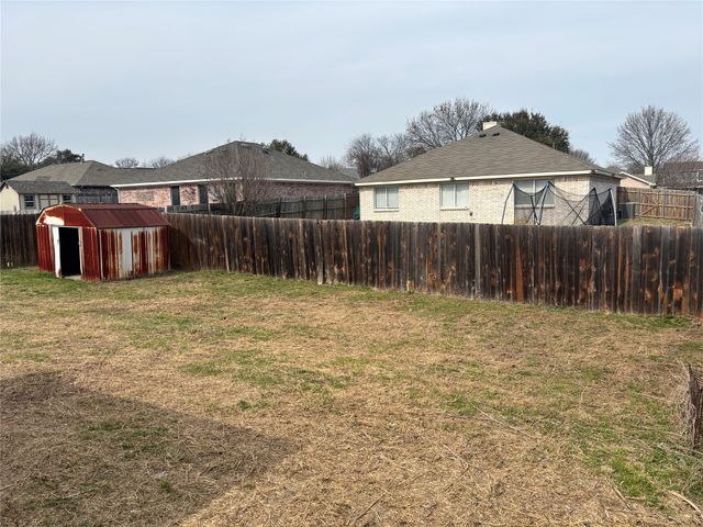 215 Los Angeles Drive, Glenn Heights, TX 75154