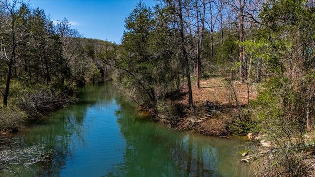 895 Flamingo Lane, Eureka Springs, AR 72631