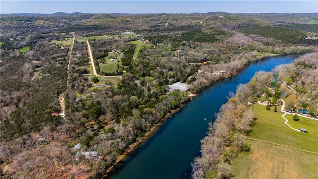 895 Flamingo Lane, Eureka Springs, AR 72631