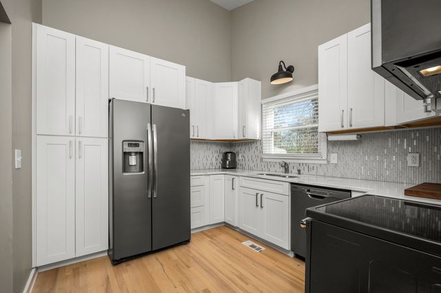 1110 Trinity Dr, Murfreesboro, TN 37129