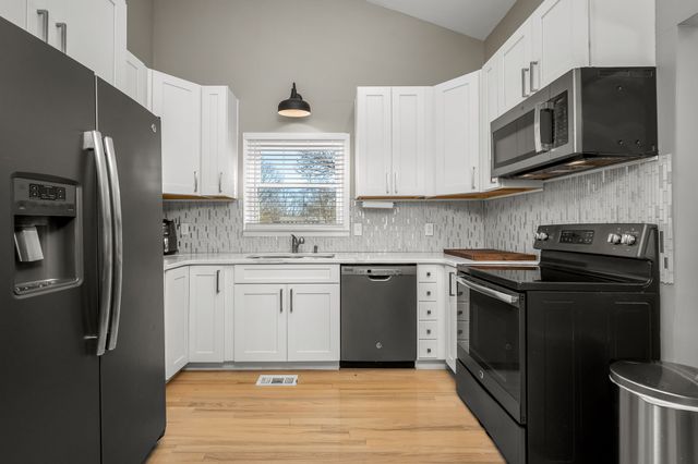 1110 Trinity Dr, Murfreesboro, TN 37129