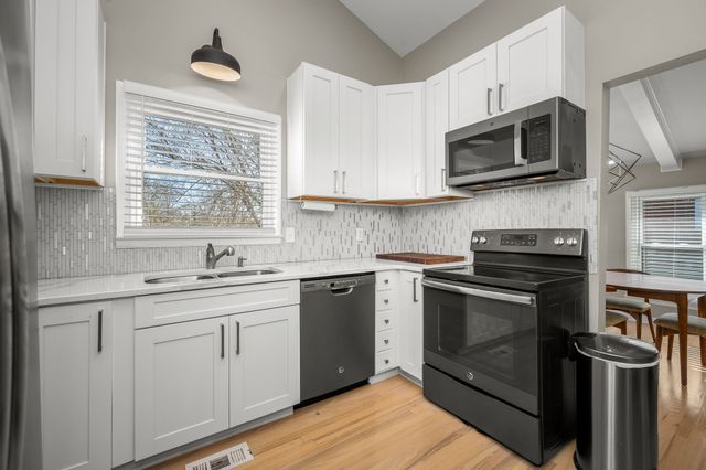 1110 Trinity Dr, Murfreesboro, TN 37129