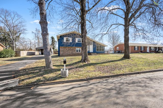 1110 Trinity Dr, Murfreesboro, TN 37129