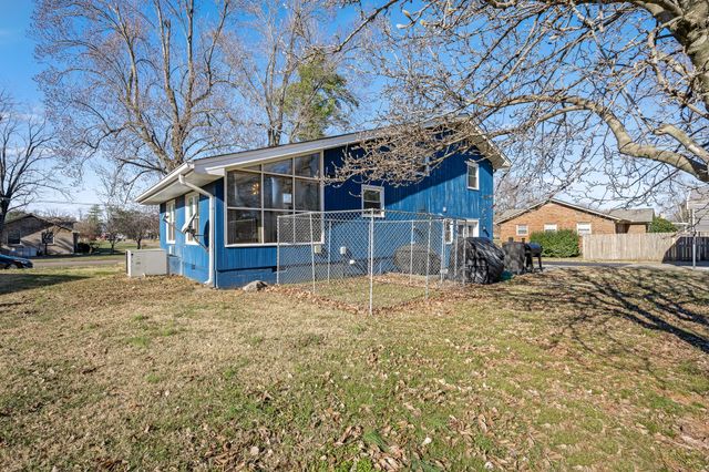 1110 Trinity Dr, Murfreesboro, TN 37129