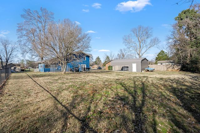 1110 Trinity Dr, Murfreesboro, TN 37129