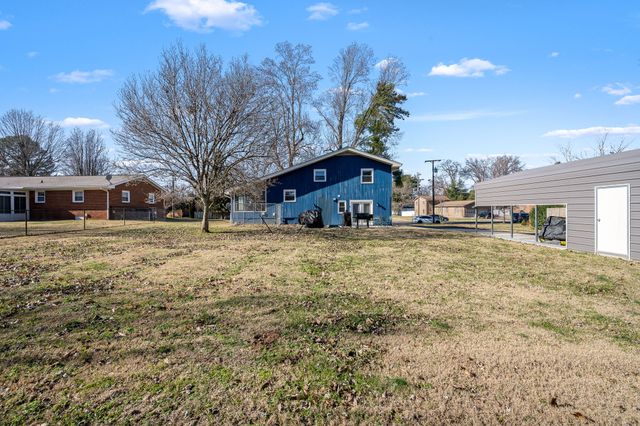 1110 Trinity Dr, Murfreesboro, TN 37129