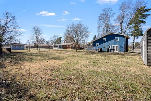 1110 Trinity Dr, Murfreesboro, TN 37129