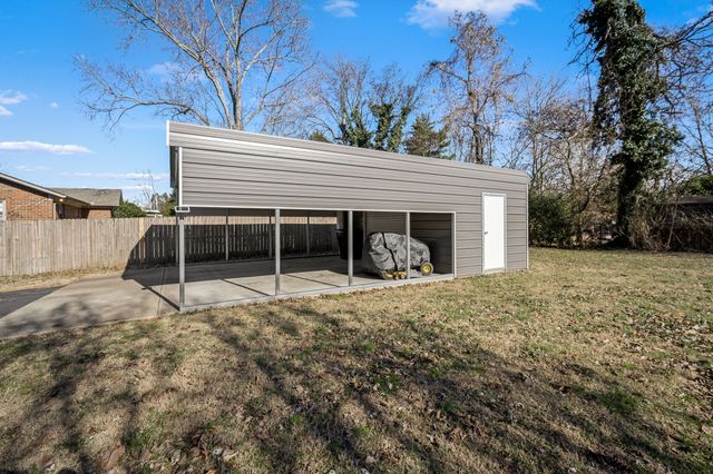 1110 Trinity Dr, Murfreesboro, TN 37129