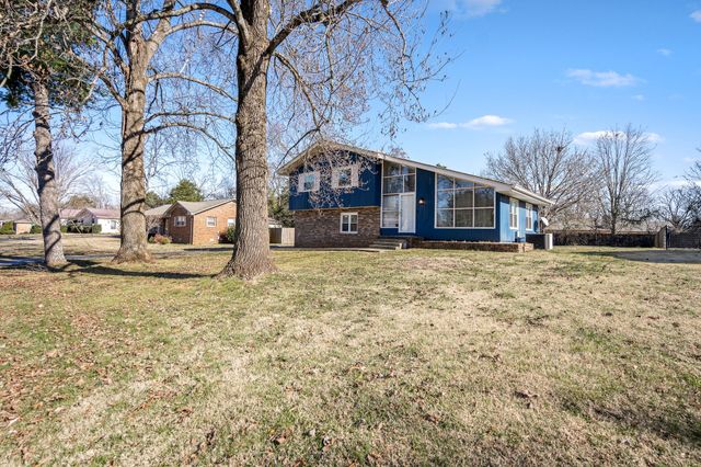 1110 Trinity Dr, Murfreesboro, TN 37129
