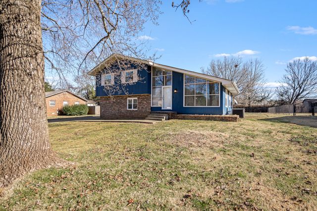 1110 Trinity Dr, Murfreesboro, TN 37129