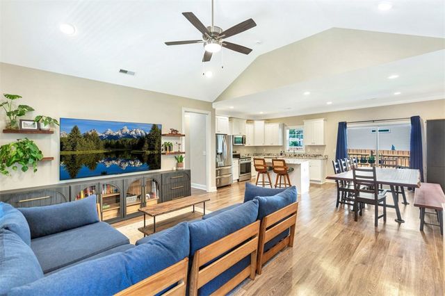 415 Thompson Street, Pendleton, SC 29670