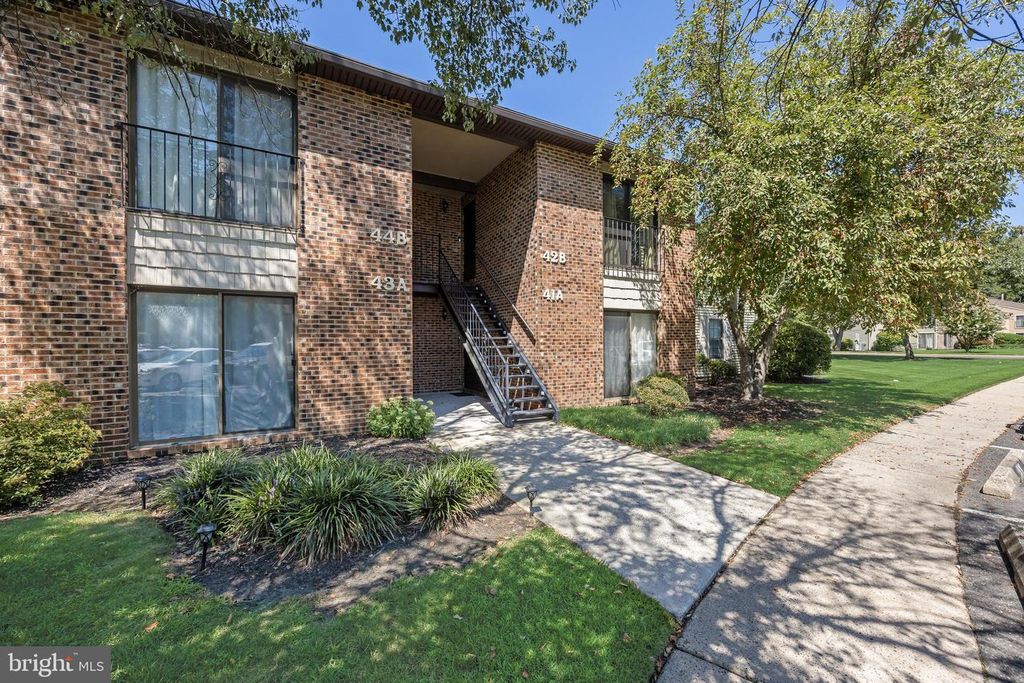 42 W BLUEBELL LN, MOUNT LAUREL, NJ 08054 — exterior