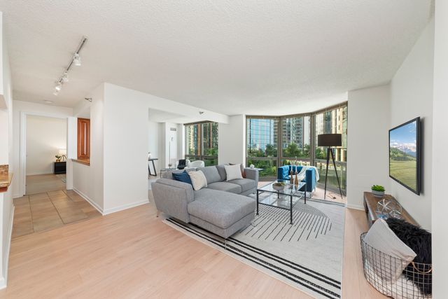 195 N Harbor Drive 209, Chicago, IL 60601