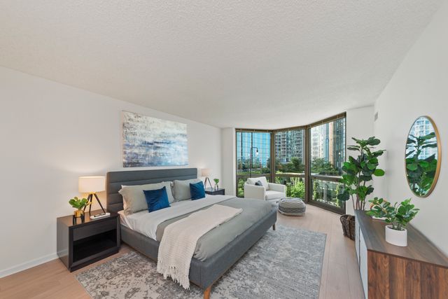 195 N Harbor Drive 209, Chicago, IL 60601