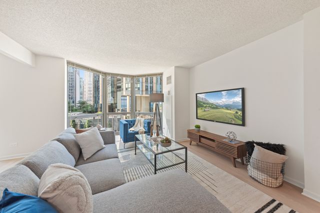 195 N Harbor Drive 209, Chicago, IL 60601
