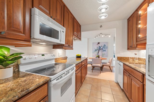 195 N Harbor Drive 209, Chicago, IL 60601