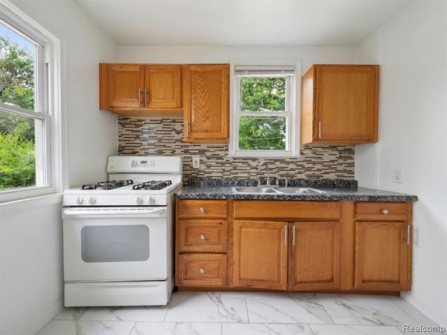 6300 Radnor Street, Detroit, MI 48224