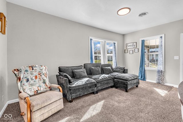 407 S Main Street, Veedersburg, IN 47987