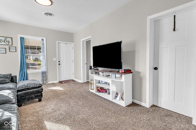 407 S Main Street, Veedersburg, IN 47987