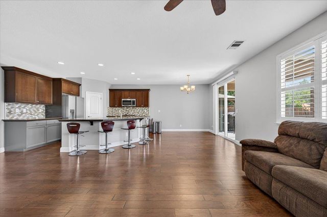 1776 N Mcpherson Lane, Clovis, CA 93619