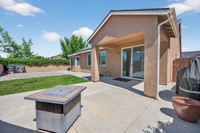 1776 N Mcpherson Lane, Clovis, CA 93619