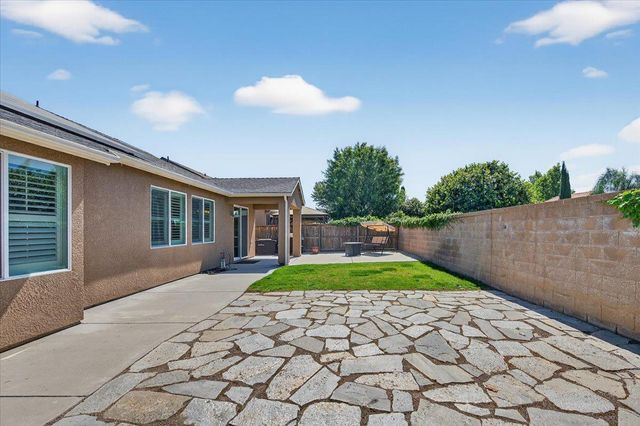 1776 N Mcpherson Lane, Clovis, CA 93619