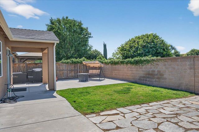 1776 N Mcpherson Lane, Clovis, CA 93619