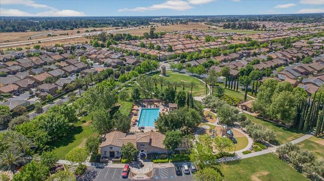 1776 N Mcpherson Lane, Clovis, CA 93619